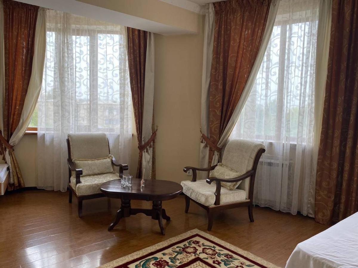 King House Hotel Bisjkek Buitenkant foto