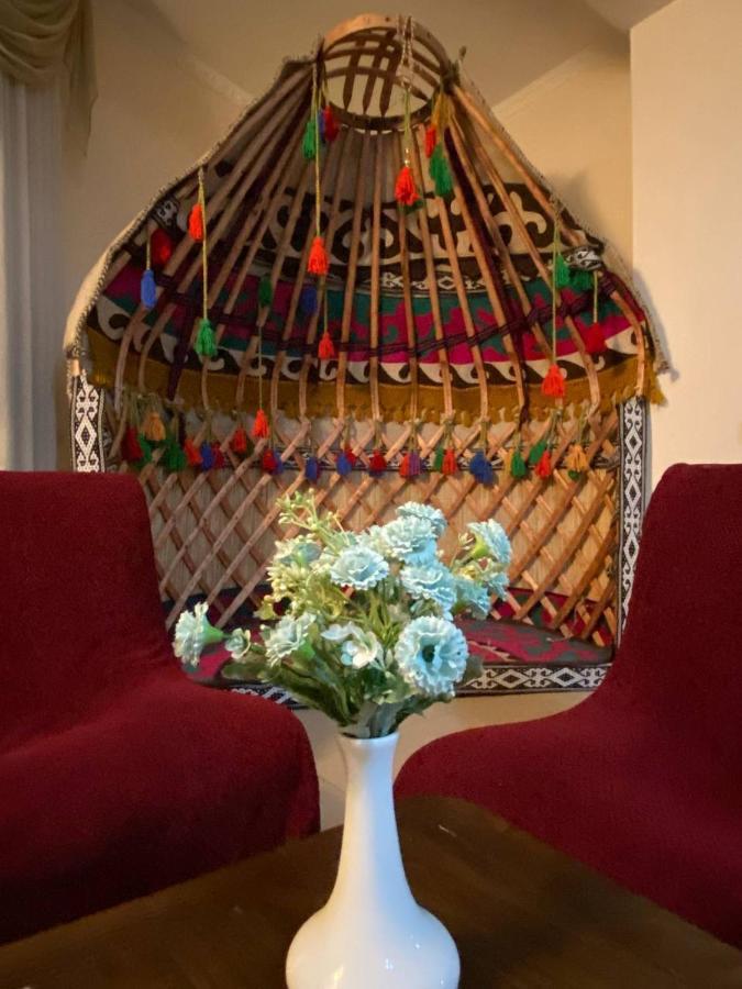 King House Hotel Bisjkek Buitenkant foto