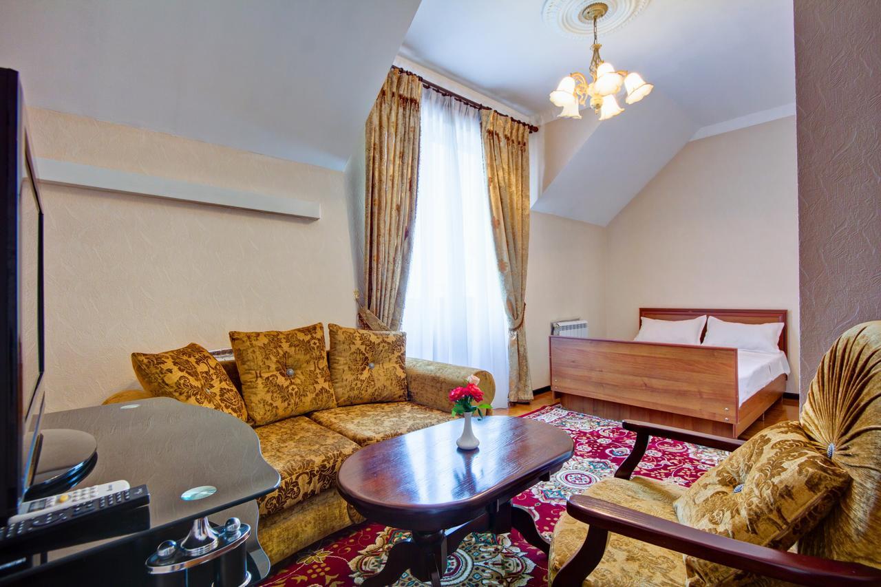 King House Hotel Bisjkek Buitenkant foto