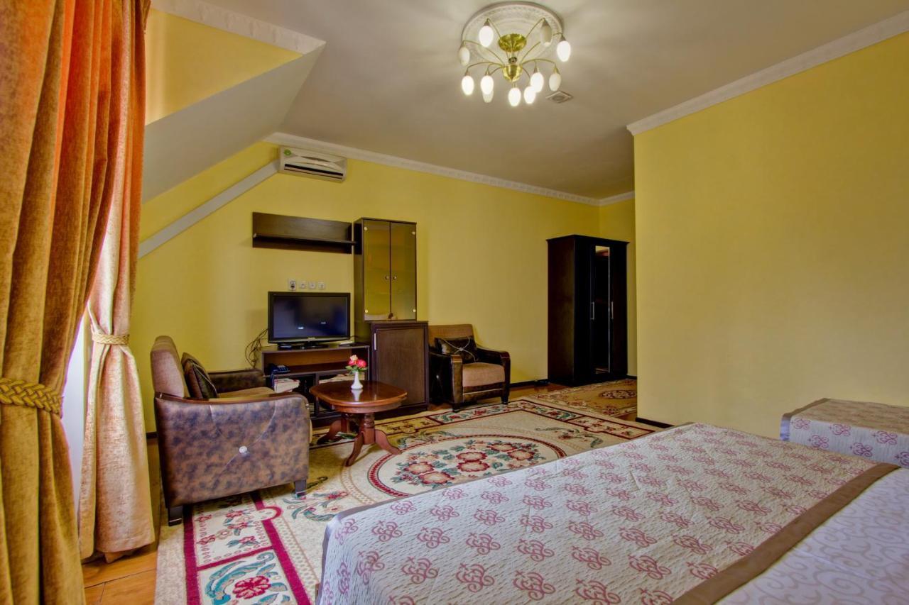 King House Hotel Bisjkek Buitenkant foto