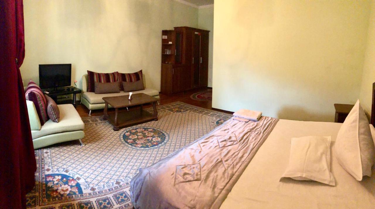 King House Hotel Bisjkek Buitenkant foto