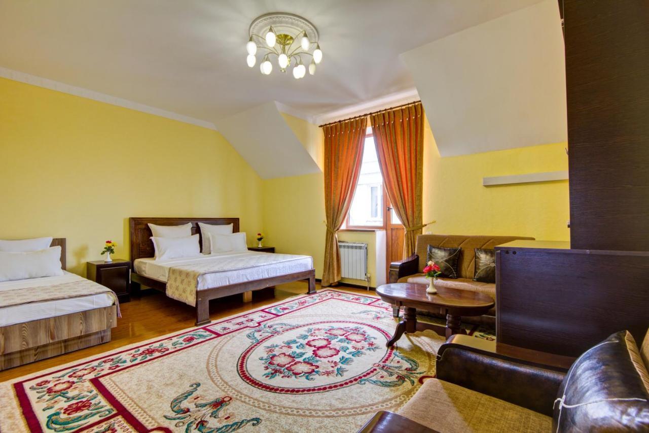 King House Hotel Bisjkek Buitenkant foto