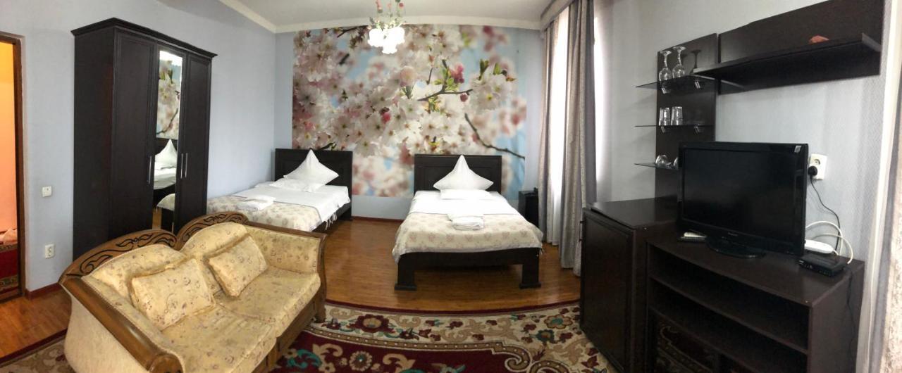 King House Hotel Bisjkek Buitenkant foto