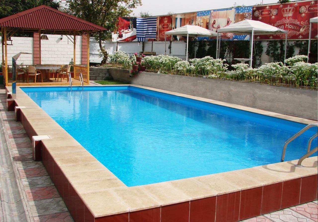 King House Hotel Bisjkek Buitenkant foto